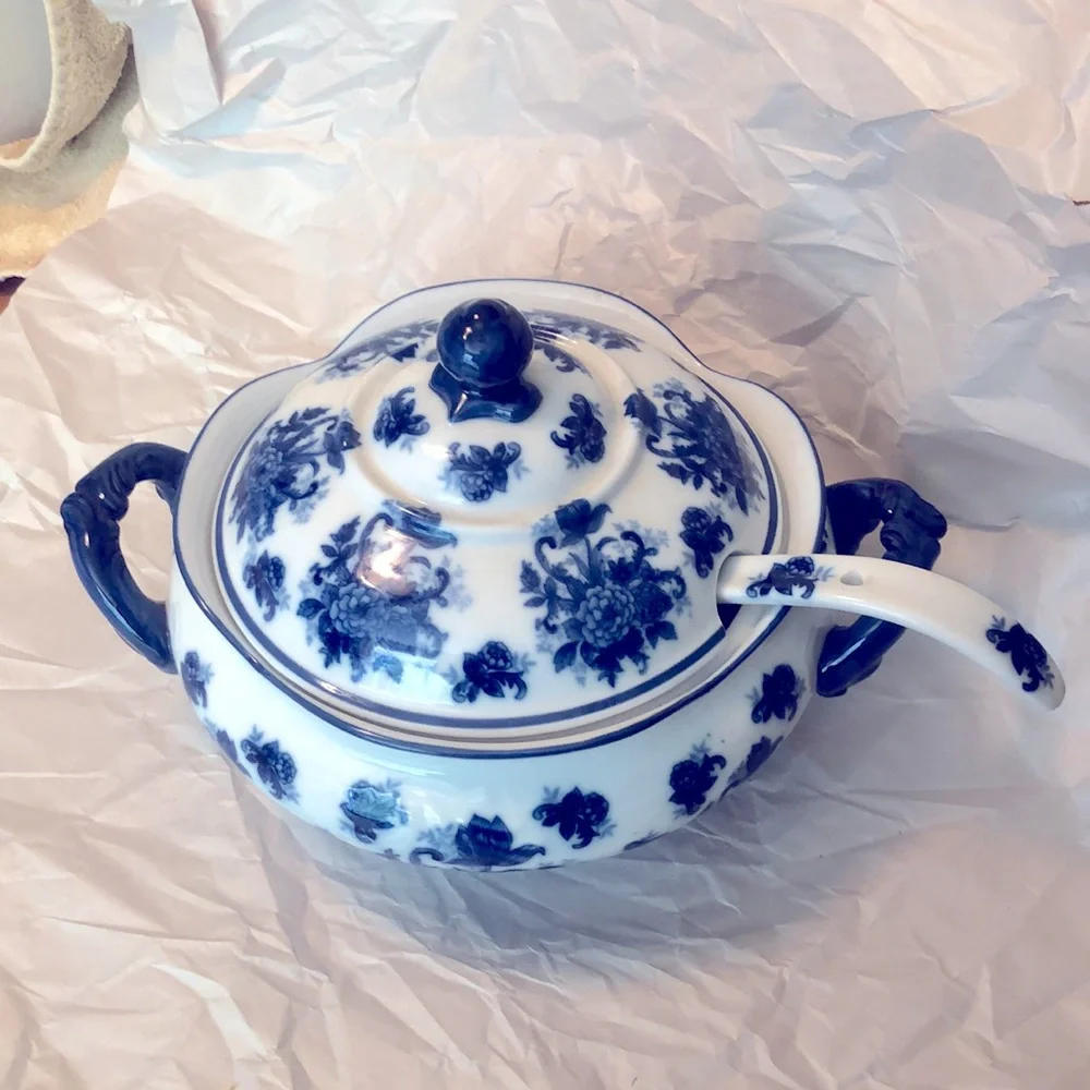 Vintage Chinese Blue & White Porcelain Soup Tureen w/Ladle approx 12.5x10”